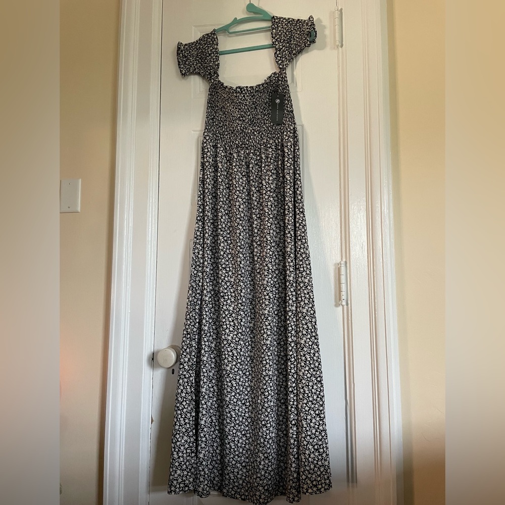 NWT Kara and Kate maxi dress